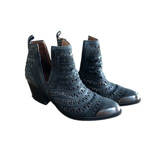 Jeffrey Campbell Cromwell Booties | size 8.5